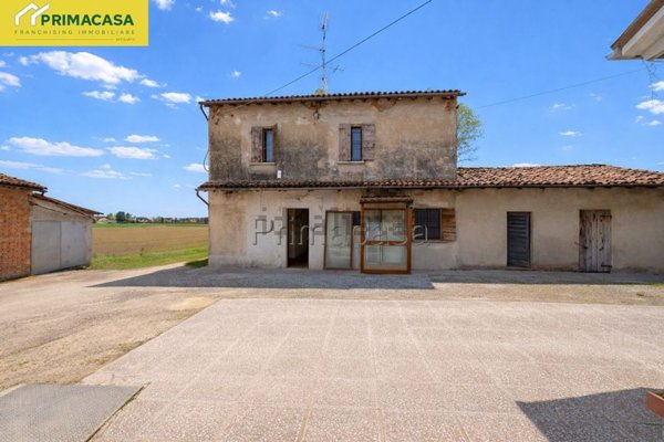 casa indipendente in vendita a Novi di Modena