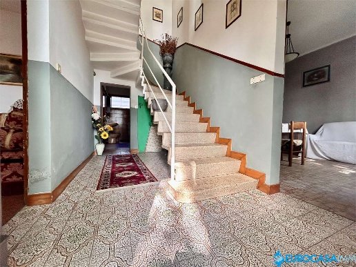 casa indipendente in vendita a Novi di Modena in zona Rovereto sulla Secchia