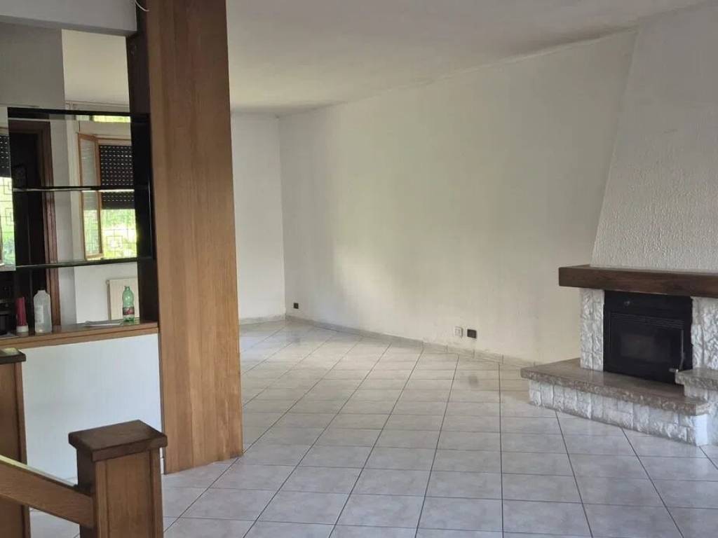 casa indipendente in vendita a Novi di Modena