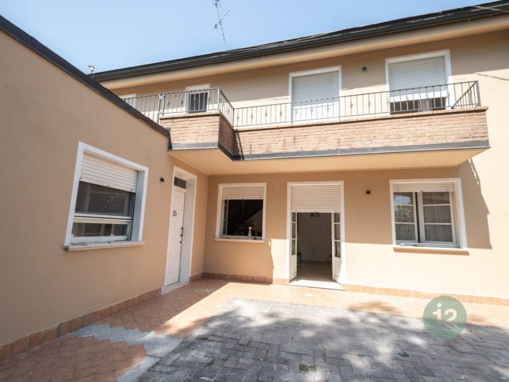 casa indipendente in vendita a Novi di Modena