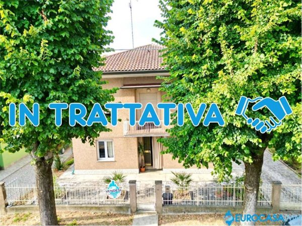 casa indipendente in vendita a Novi di Modena in zona Rovereto sulla Secchia
