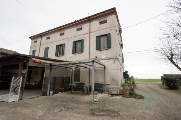 casa indipendente in vendita a Novi di Modena