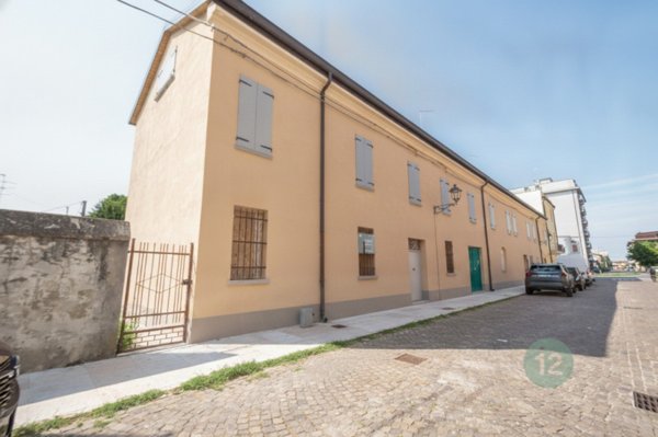 casa semindipendente in vendita a Novi di Modena