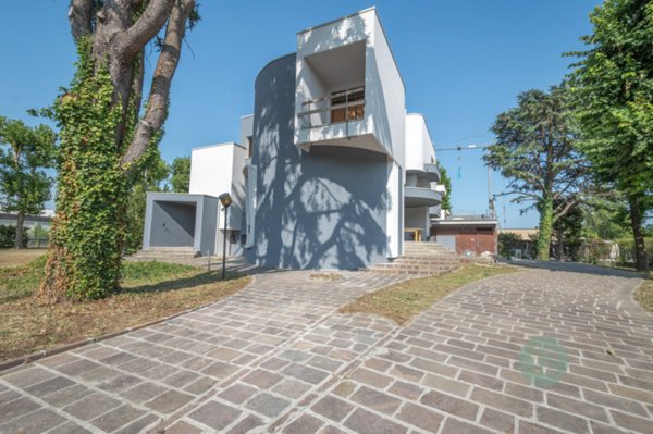 casa indipendente in vendita a Novi di Modena in zona Rovereto sulla Secchia