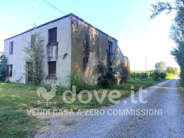 casa indipendente in vendita a Novi di Modena in zona Rovereto sulla Secchia