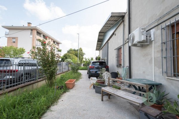 casa indipendente in vendita a Novi di Modena