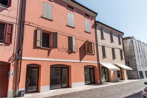 locale commerciale in vendita a Novi di Modena