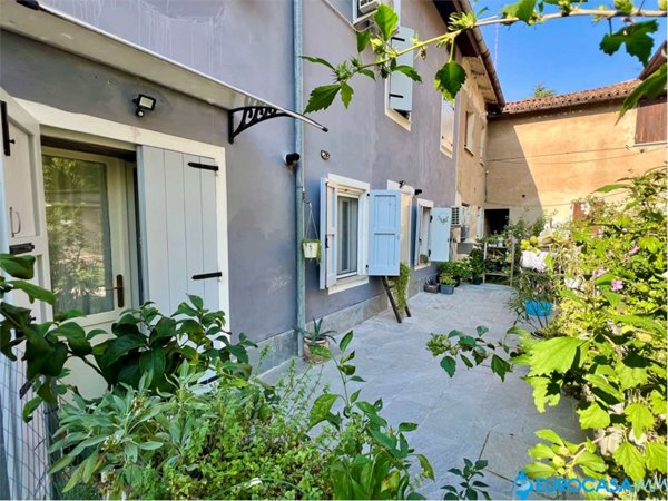 casa indipendente in vendita a Novi di Modena
