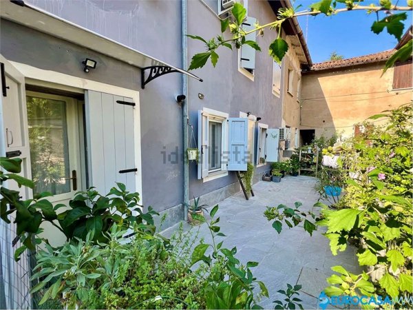 casa indipendente in vendita a Novi di Modena