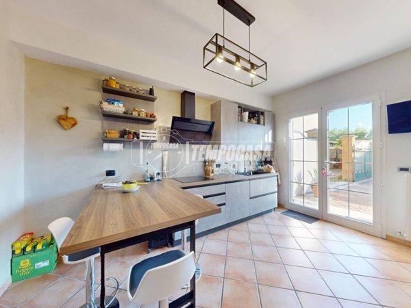 casa indipendente in vendita a Novi di Modena in zona Sant'Antonio in Mercadello