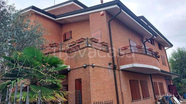 casa indipendente in vendita a Novi di Modena in zona Rovereto sulla Secchia
