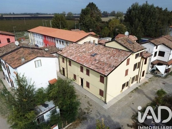 casa indipendente in vendita a Novi di Modena in zona Sant'Antonio in Mercadello