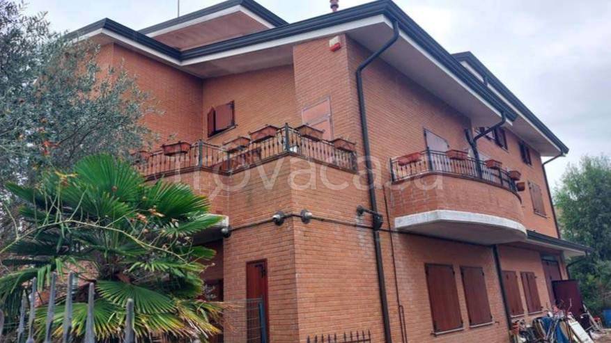 casa indipendente in vendita a Novi di Modena in zona Rovereto sulla Secchia
