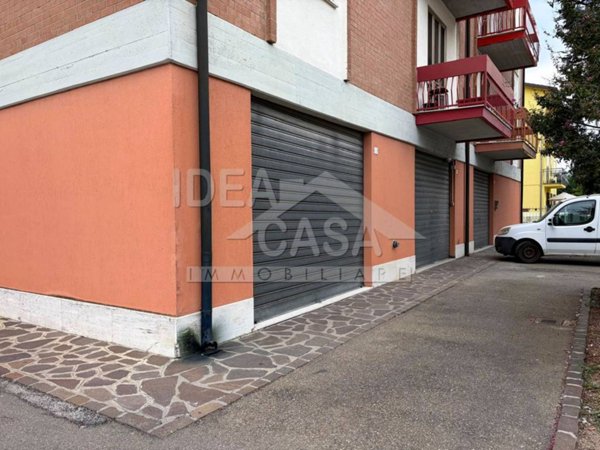 casa indipendente in vendita a Novi di Modena