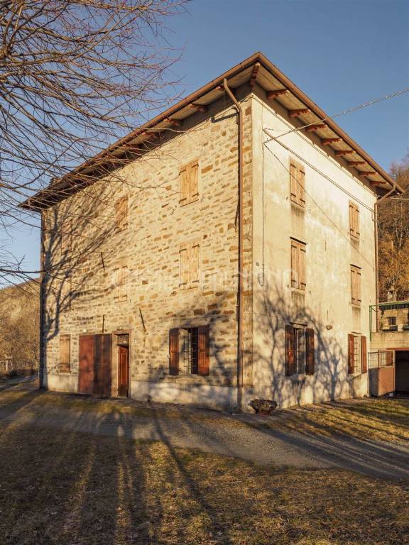 casa indipendente in vendita a Palagano in zona Boccassuolo