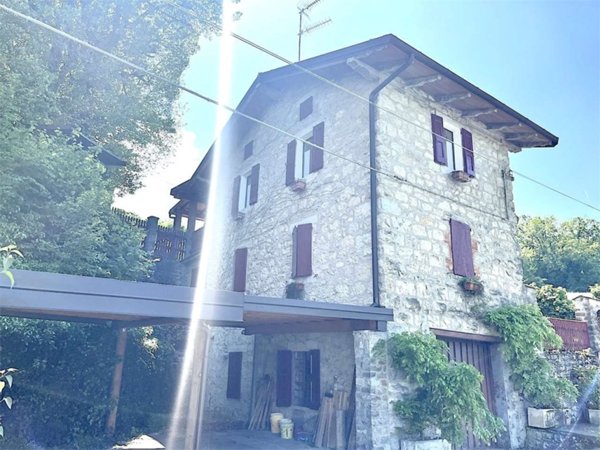 casa indipendente in vendita a Pavullo nel Frignano in zona Verica