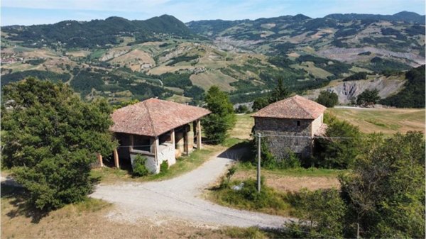 casa indipendente in vendita a Pavullo nel Frignano in zona Castagneto
