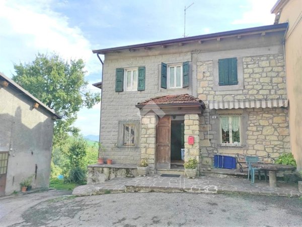 casa semindipendente in vendita a Pavullo nel Frignano in zona Sassoguidano