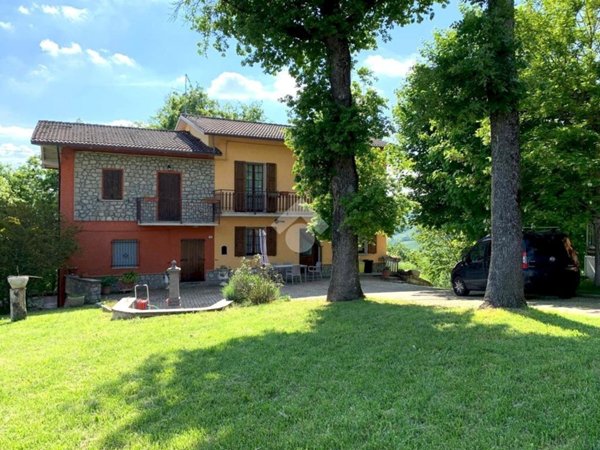 casa indipendente in vendita a Pavullo nel Frignano in zona Sassoguidano