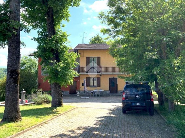 casa indipendente in vendita a Pavullo nel Frignano in zona Sassoguidano