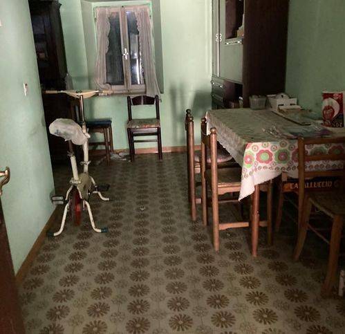 casa indipendente in vendita a Pavullo nel Frignano in zona Sassoguidano