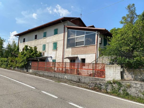 intera palazzina in vendita a Pavullo nel Frignano in zona Renno