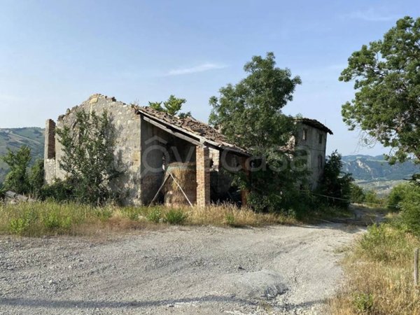 casa indipendente in vendita a Pavullo nel Frignano in zona Benedello