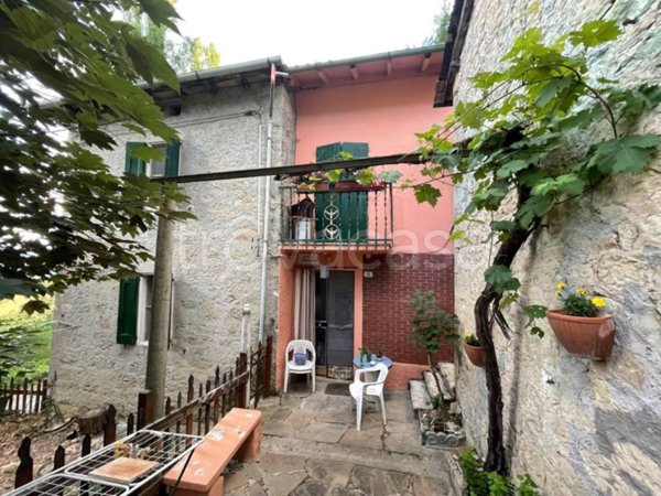 casa indipendente in vendita a Pavullo nel Frignano in zona Sassoguidano