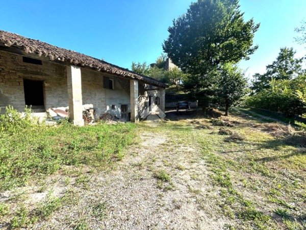 casa indipendente in vendita a Pavullo nel Frignano in zona Niviano