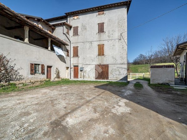 casa semindipendente in vendita a Pavullo nel Frignano in zona Sant'Antonio