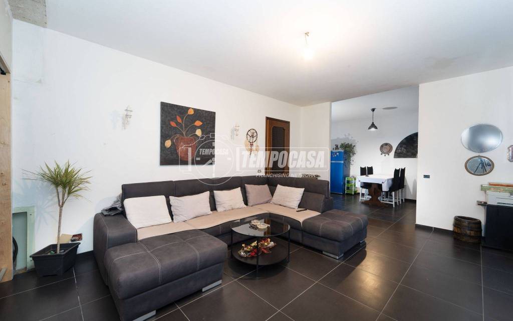 casa indipendente in vendita a Pavullo nel Frignano in zona Niviano