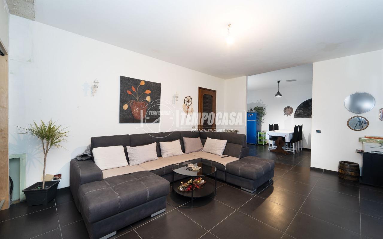 casa indipendente in vendita a Pavullo nel Frignano in zona Niviano