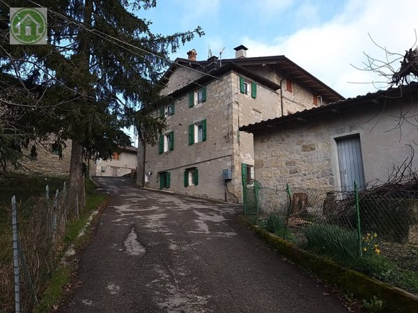 casa indipendente in vendita a Pavullo nel Frignano in zona Verica