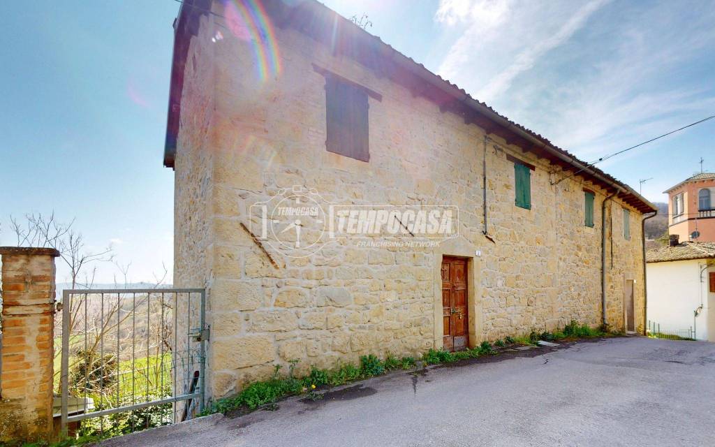 casa indipendente in vendita a Pavullo nel Frignano in zona Castagneto
