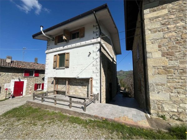 casa indipendente in vendita a Pavullo nel Frignano in zona Verica