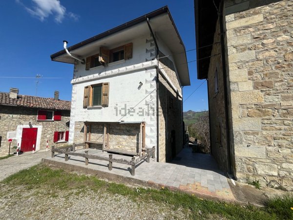 casa indipendente in vendita a Pavullo nel Frignano in zona Verica
