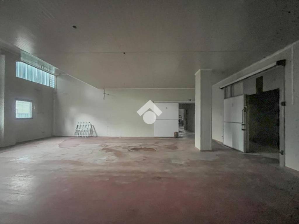 locale commerciale in vendita a Pavullo nel Frignano