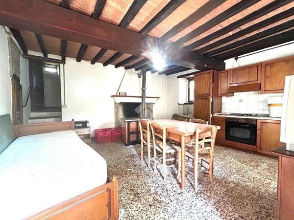 casa indipendente in vendita a Pavullo nel Frignano in zona Niviano