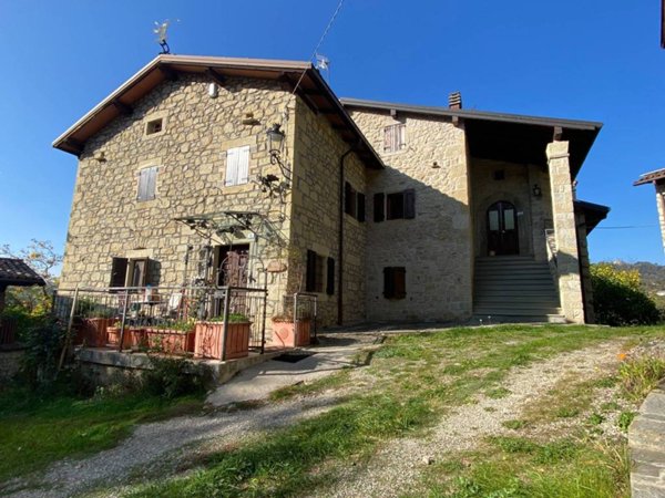 casa indipendente in vendita a Pavullo nel Frignano in zona Verica