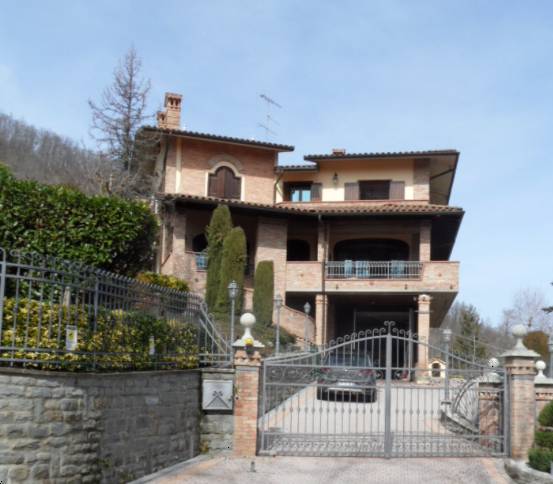 casa indipendente in vendita a Pavullo nel Frignano in zona Montecuccolo