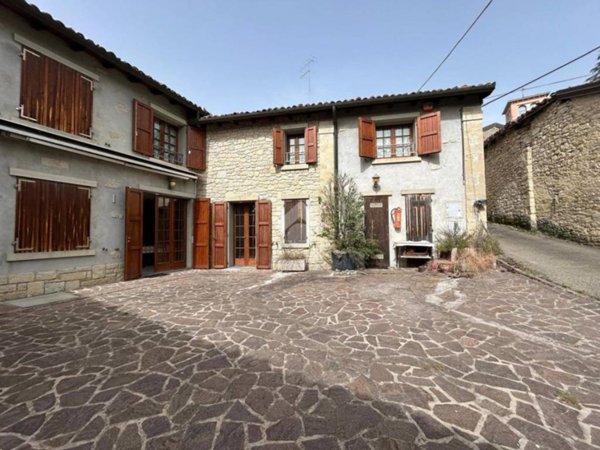 casa semindipendente in vendita a Pavullo nel Frignano in zona Castagneto