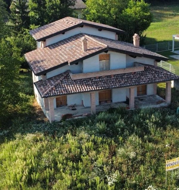 casa indipendente in vendita a Pavullo nel Frignano in zona Verica