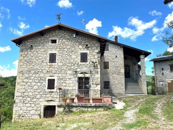 casa indipendente in vendita a Pavullo nel Frignano in zona Sassoguidano