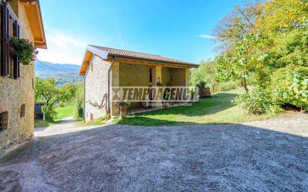 casa indipendente in vendita a Pavullo nel Frignano in zona Renno