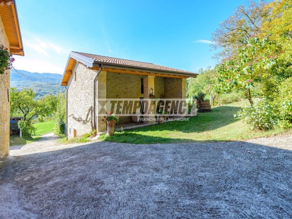 casa indipendente in vendita a Pavullo nel Frignano in zona Renno