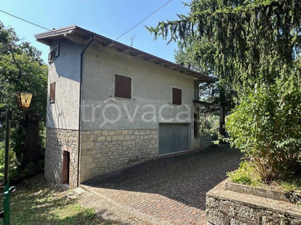 casa indipendente in vendita a Pavullo nel Frignano in zona Sassoguidano