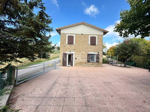 casa indipendente in vendita a Pavullo nel Frignano in zona Niviano