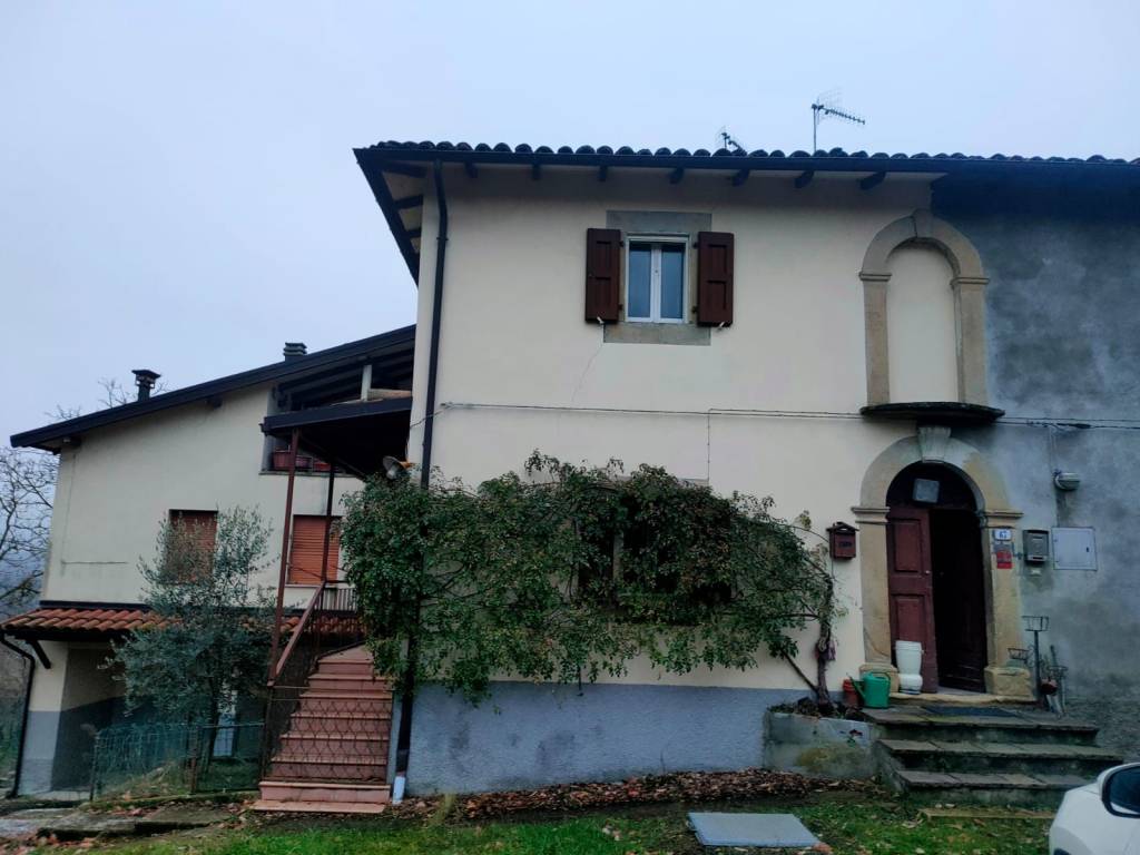 intera palazzina in vendita a Pavullo nel Frignano in zona Renno