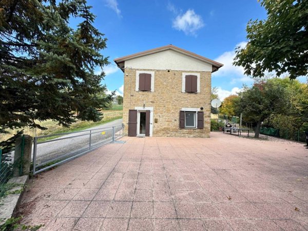 casa indipendente in vendita a Pavullo nel Frignano in zona Niviano