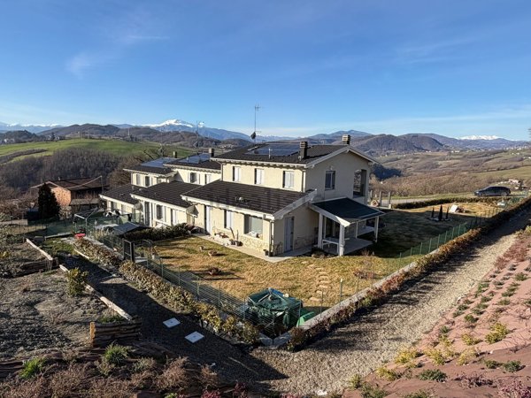 casa indipendente in vendita a Pavullo nel Frignano in zona Sant'Antonio